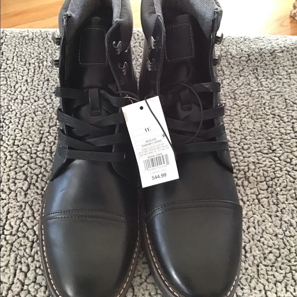 Men’s Goodfellow Boots - Picture 2 of 5